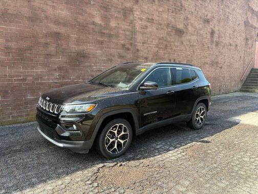 Diamond Black Crystal Pearlcoat 2025 Jeep Compass Limited