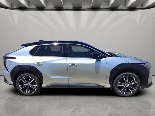 Elemental Silver Metallic w/Black Roof 2023 Toyota bZ4X Limited