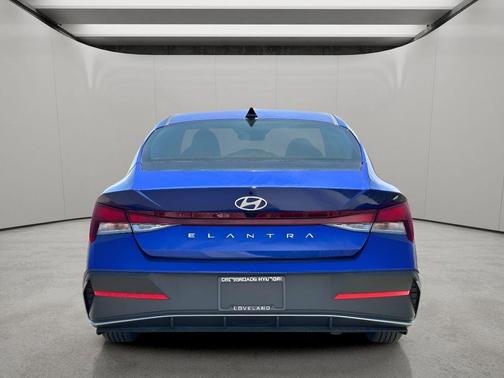 2025 Hyundai ELANTRA SE