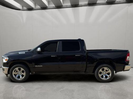 Diamond Black Crystal Pearlcoat 2020 RAM 1500 Lone Star
