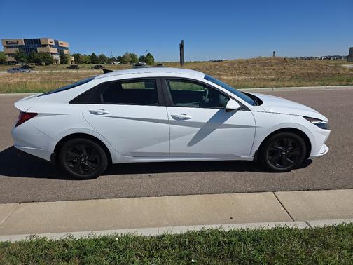 2023 Hyundai ELANTRA HEV Blue