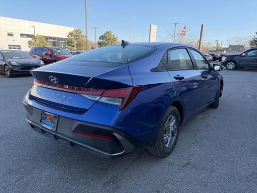 2024 Hyundai ELANTRA SE