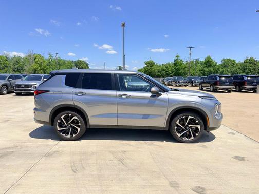 Mercury Gray Metallic 2024 Mitsubishi Outlander SE 2.5 S-AWC