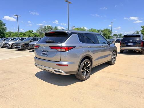 Mercury Gray Metallic 2024 Mitsubishi Outlander SE 2.5 S-AWC