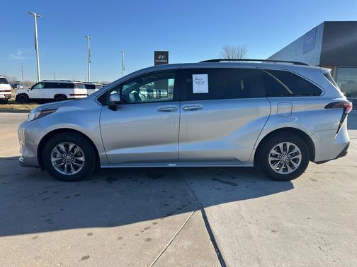 2024 Toyota Sienna XLE