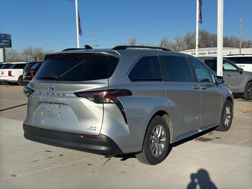 2024 Toyota Sienna XLE