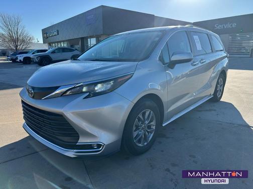 2024 Toyota Sienna XLE