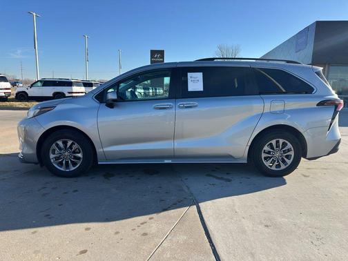 2024 Toyota Sienna XLE