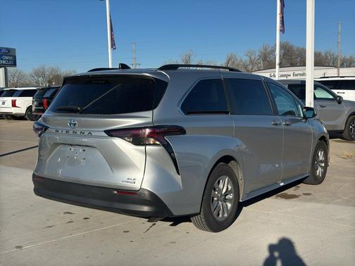 2024 Toyota Sienna XLE