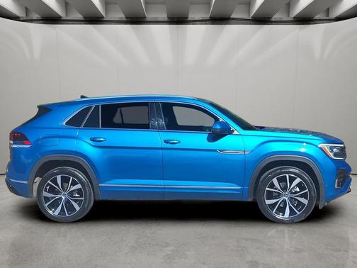 Kingfisher Blue Metallic 2024 Volkswagen Atlas Cross Sport 2.0T SEL Premium