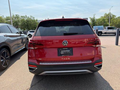 Kings Red Metallic 2024 Volkswagen Taos 1.5T SE