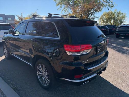 Diamond Black Crystal Pearlcoat 2017 Jeep Grand Cherokee Summit