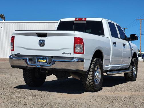 2022 RAM 3500 Tradesman Crew Cab 4x4 6'4' Box