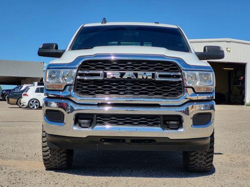 2022 RAM 3500 Tradesman Crew Cab 4x4 6'4' Box