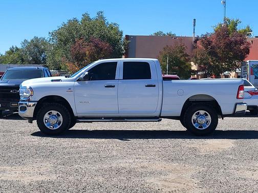 2022 RAM 3500 Tradesman Crew Cab 4x4 6'4' Box