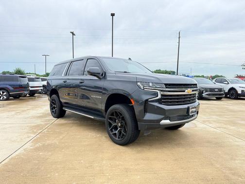 Evergreen Gray Metallic 2022 Chevrolet Suburban LT