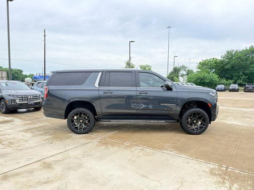 Evergreen Gray Metallic 2022 Chevrolet Suburban LT