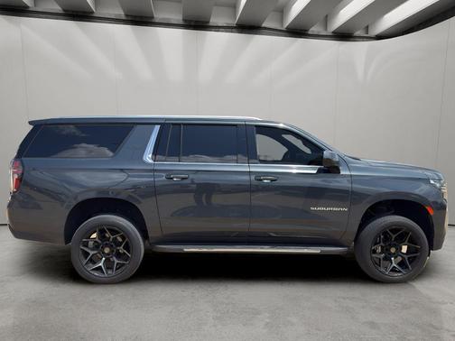 Evergreen Gray Metallic 2022 Chevrolet Suburban LT