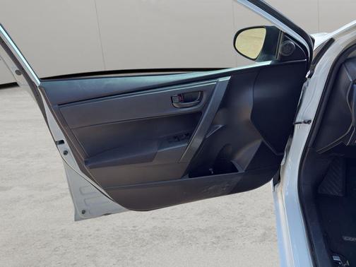 Super White 2019 Toyota Corolla L