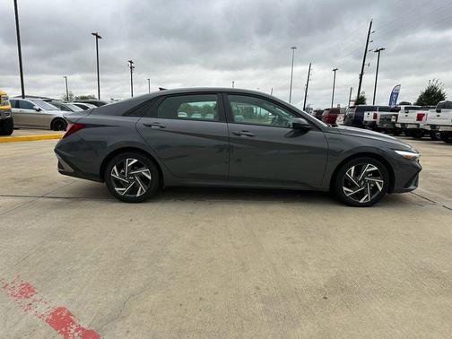 2025 Hyundai ELANTRA Sport