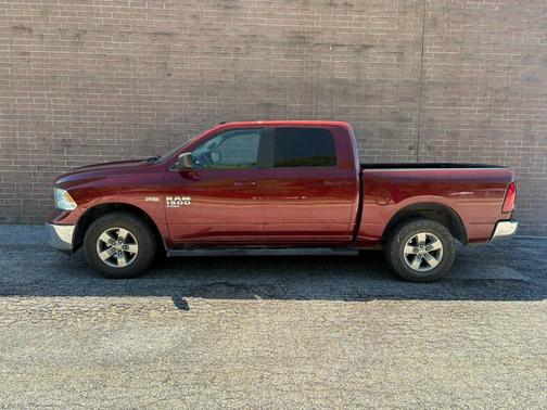 Delmonico Red Pearlcoat 2019 RAM 1500 SLT