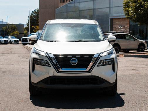 Pearl White Tricoat 2021 Nissan Rogue SV