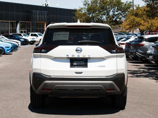 Pearl White Tricoat 2021 Nissan Rogue SV