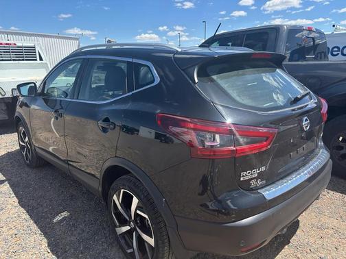 Magnetic Black Pearl 2022 Nissan Rogue Sport SL