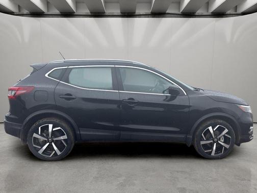 Magnetic Black Pearl 2022 Nissan Rogue Sport SL