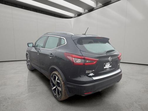 Magnetic Black Pearl 2022 Nissan Rogue Sport SL