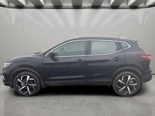 Magnetic Black Pearl 2022 Nissan Rogue Sport SL