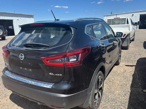Magnetic Black Pearl 2022 Nissan Rogue Sport SL