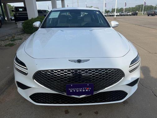 Uyuni White 2025 Genesis G70 2.5T RWD