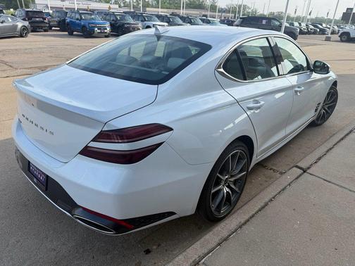 Uyuni White 2025 Genesis G70 2.5T RWD