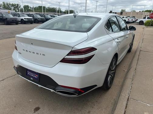 Uyuni White 2025 Genesis G70 2.5T RWD