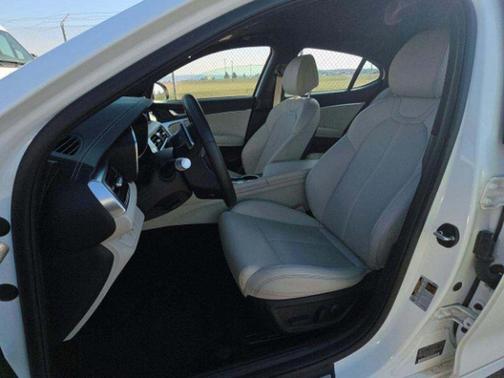 Uyuni White 2025 Genesis G70 2.5T RWD