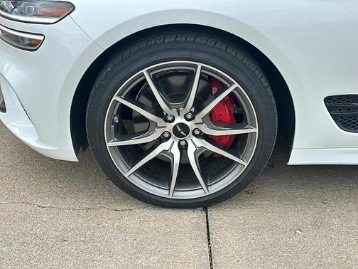 Uyuni White 2025 Genesis G70 2.5T RWD