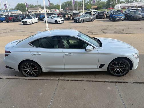 Uyuni White 2025 Genesis G70 2.5T RWD