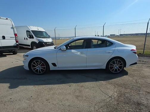 Uyuni White 2025 Genesis G70 2.5T RWD