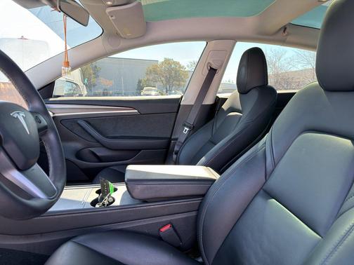 Pearl White Multi-Coat 2023 Tesla Model 3 Performance