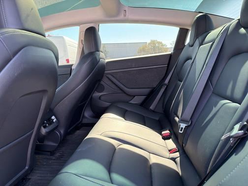 Pearl White Multi-Coat 2023 Tesla Model 3 Performance