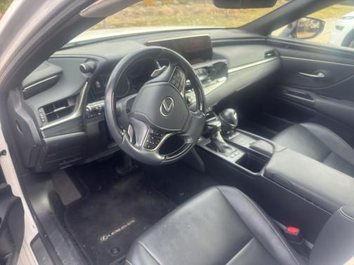 2020 Lexus ES 300h Base