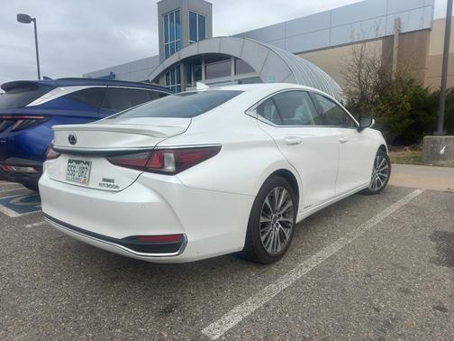 2020 Lexus ES 300h Base