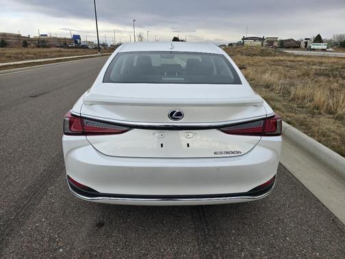 2020 Lexus ES 300h Base