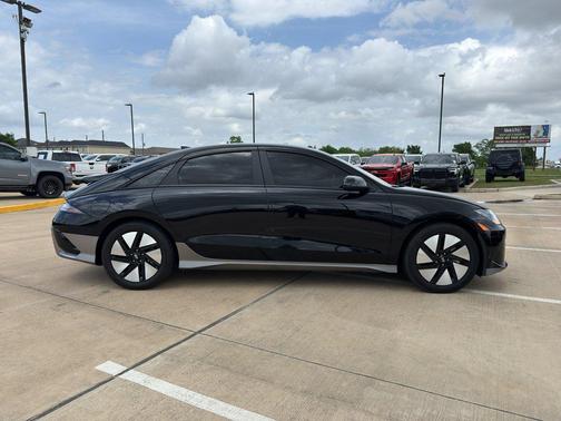 Onyx Black 2024 Hyundai IONIQ 6 SE