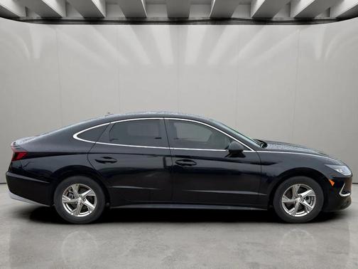 Phantom Black 2022 Hyundai SONATA SE
