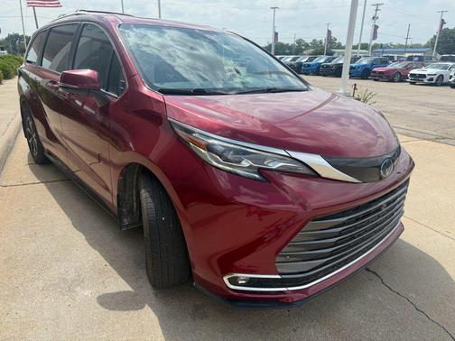 Ruby Flare Pearl 2025 Toyota Sienna Platinum