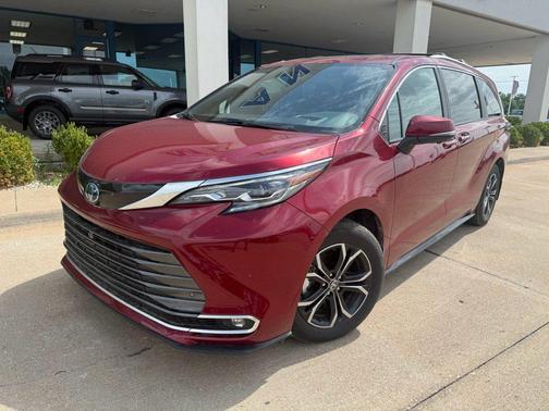 Ruby Flare Pearl 2025 Toyota Sienna Platinum