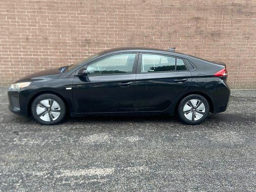 Black Noir Pearl 2018 Hyundai IONIQ Hybrid Blue