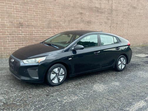 Black Noir Pearl 2018 Hyundai IONIQ Hybrid Blue